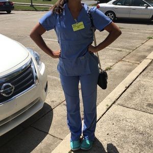 Grey’s Anatomy ceil blue scrub set